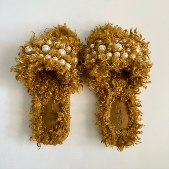 Cat & Jack Fuzzy Slides - Picture 4 of 9